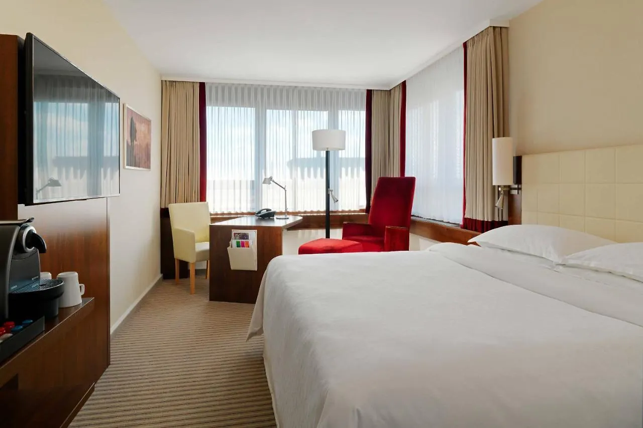 Отель Sheraton Muenchen Westpark Hotel